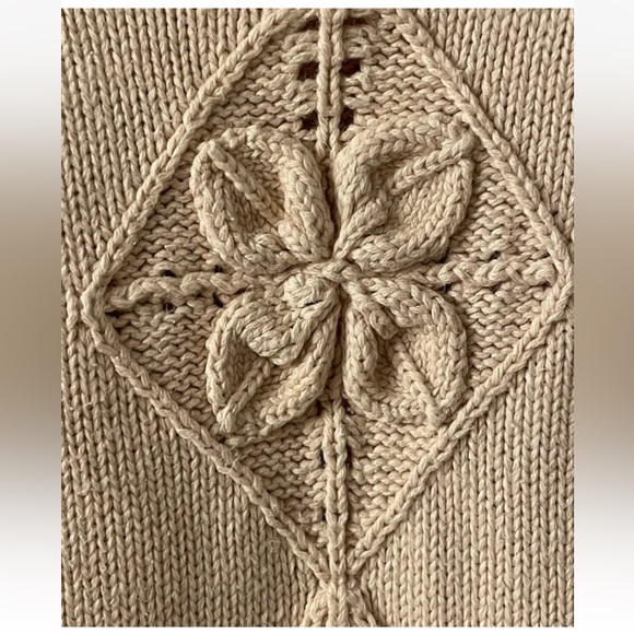 Vintage Liz Claiborne light beige cable knit sweater, scalloped edging size XL - Picture 3 of 7